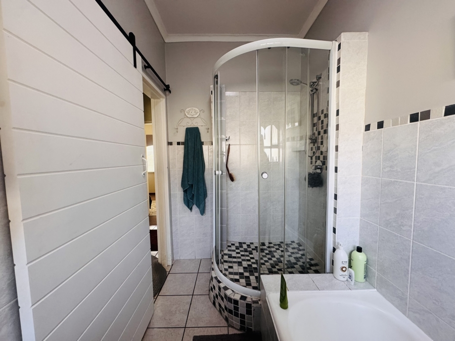To Let 4 Bedroom Property for Rent in Goedehoop Western Cape